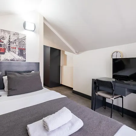 Hotel Dreams *
