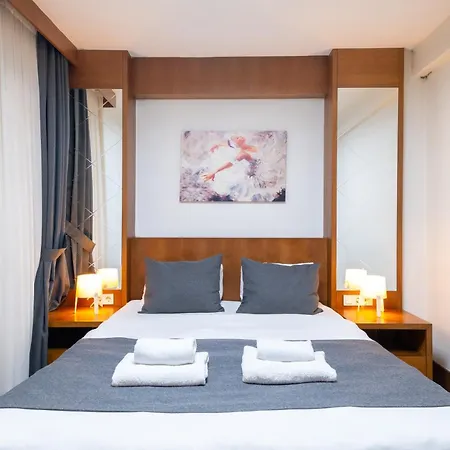 Hotel Dreams *