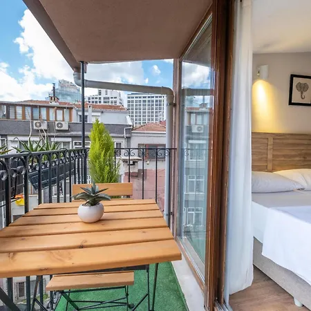 Istanbul Hotel מלון