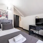 Hotel Dreams *